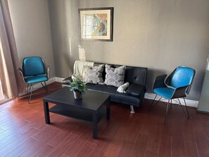 Suite Studio Design | Coin séjour | Télévision LED