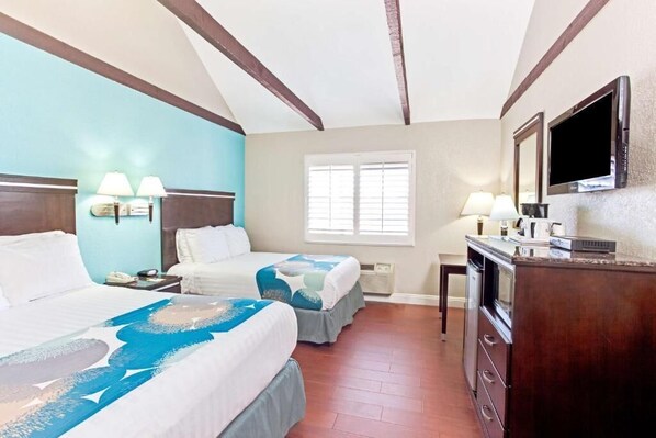 Deluxe Double or Twin Room | 1 bedroom, desk, iron/ironing board, free WiFi