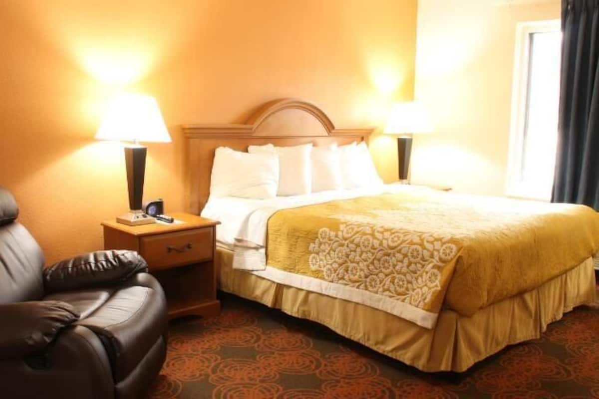 Desk, iron/ironing board, free WiFi, bed sheets