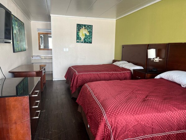 Bureau, fer et planche à repasser, Wi-Fi gratuit, draps fournis