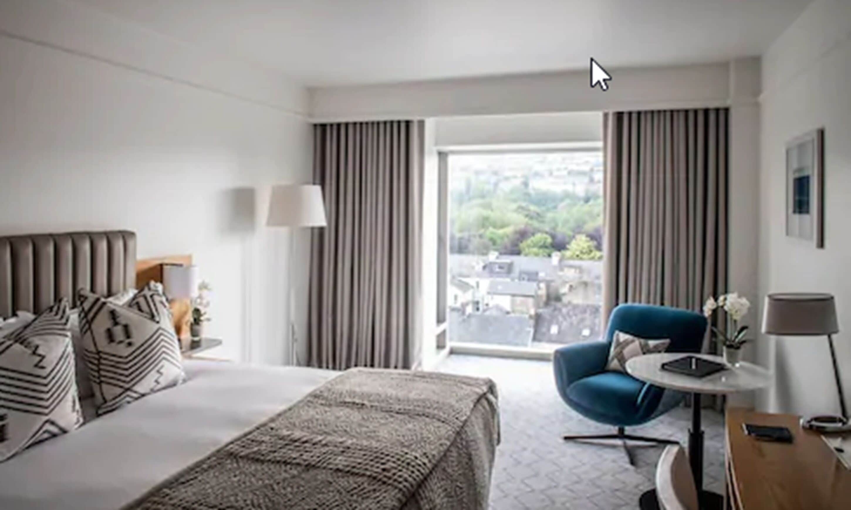 deluxe room, 1 king bed | down duvets, pillow-top beds, minibar, in-room safe