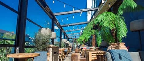 Lunch served, al fresco dining