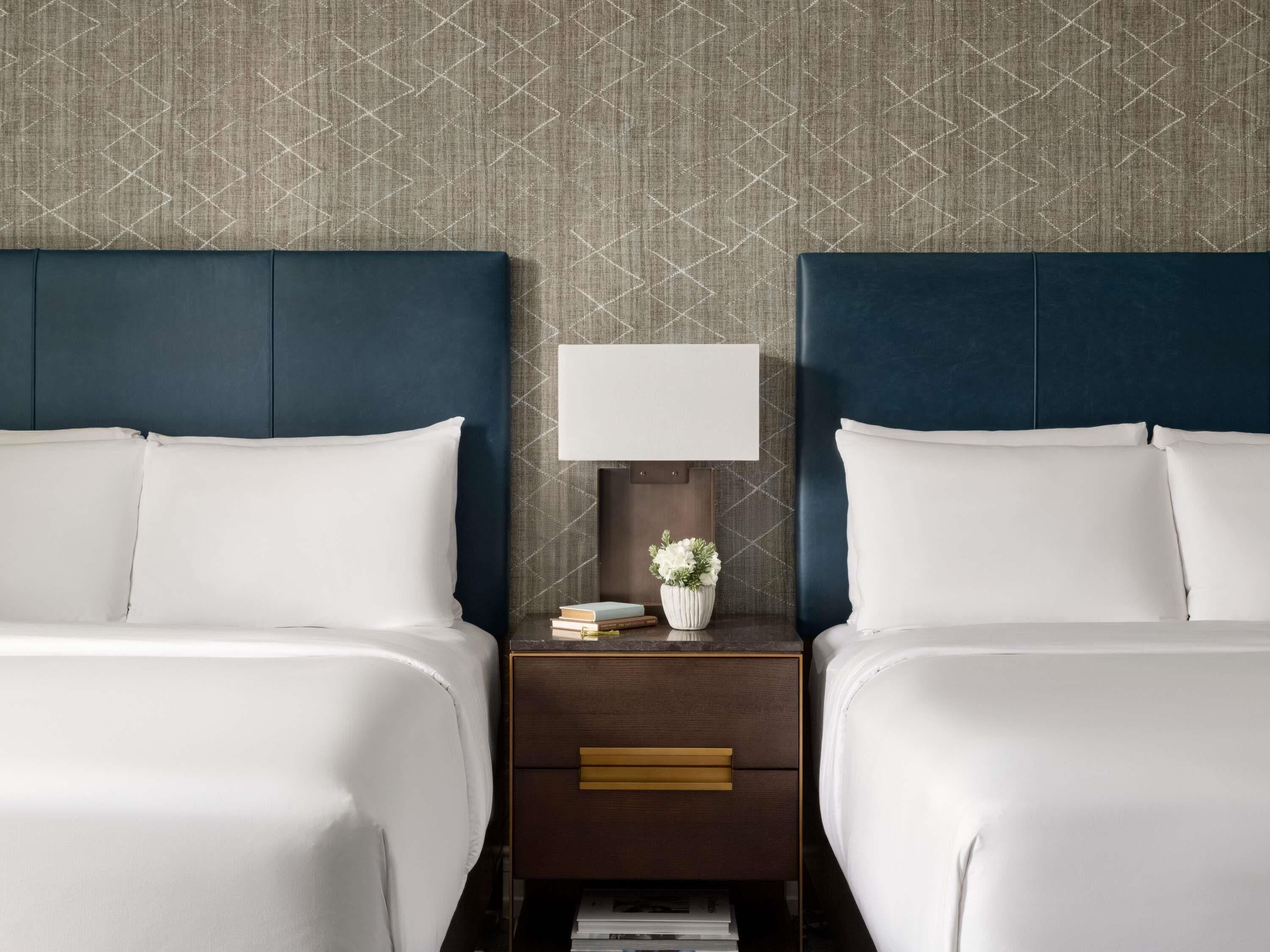 Literie de qualité, couette en duvet, coffre-fort, bureau