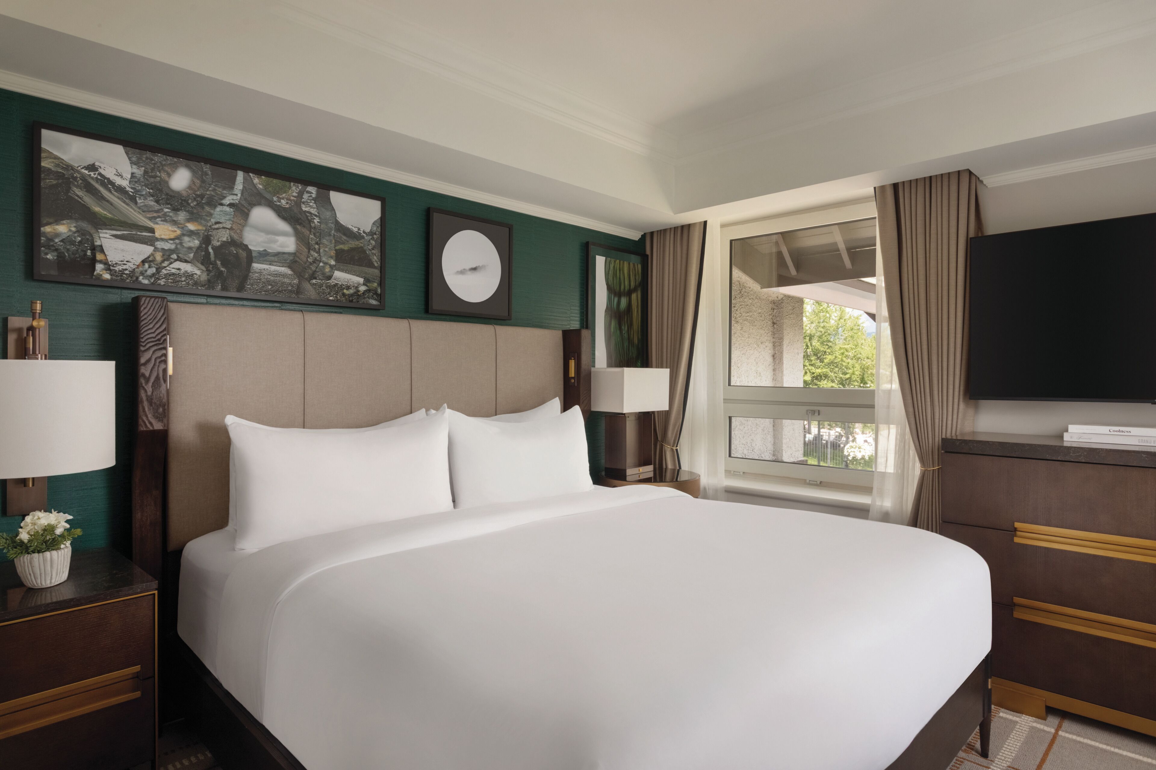 套房, 1 张特大床 (Gatehouse) | 高档床上用品、羽绒被、客房内保险箱、办公桌