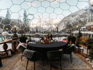 7 restaurants, breakfast, lunch, dinner served; international cuisine