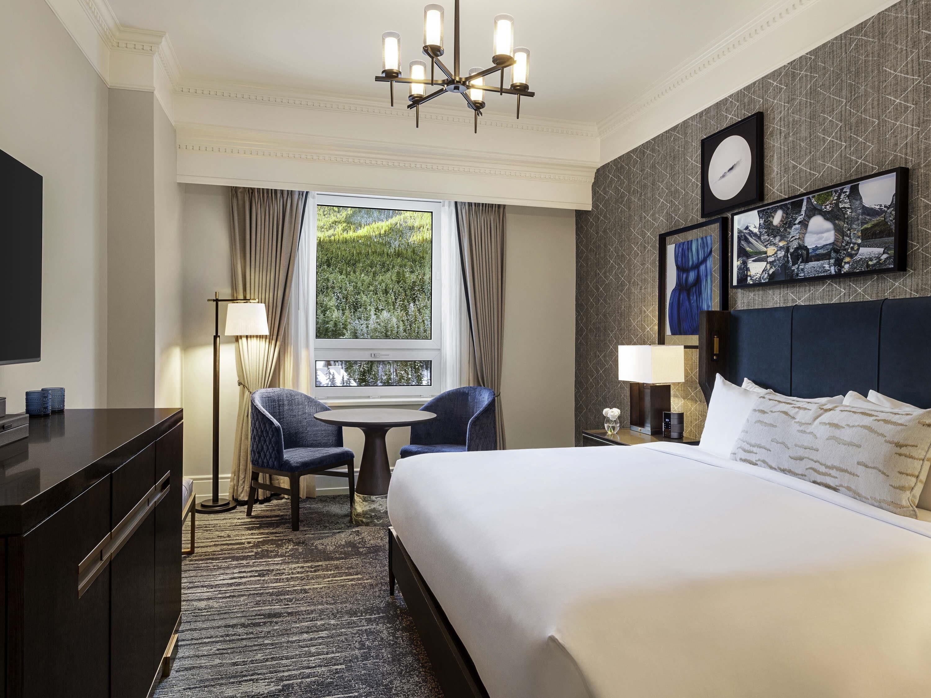 客房, 1 张特大床 (Fairmont) | 高档床上用品、羽绒被、客房内保险箱、办公桌