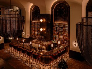 3 bars/lounges - Fairmont Banff Springs (Banff)