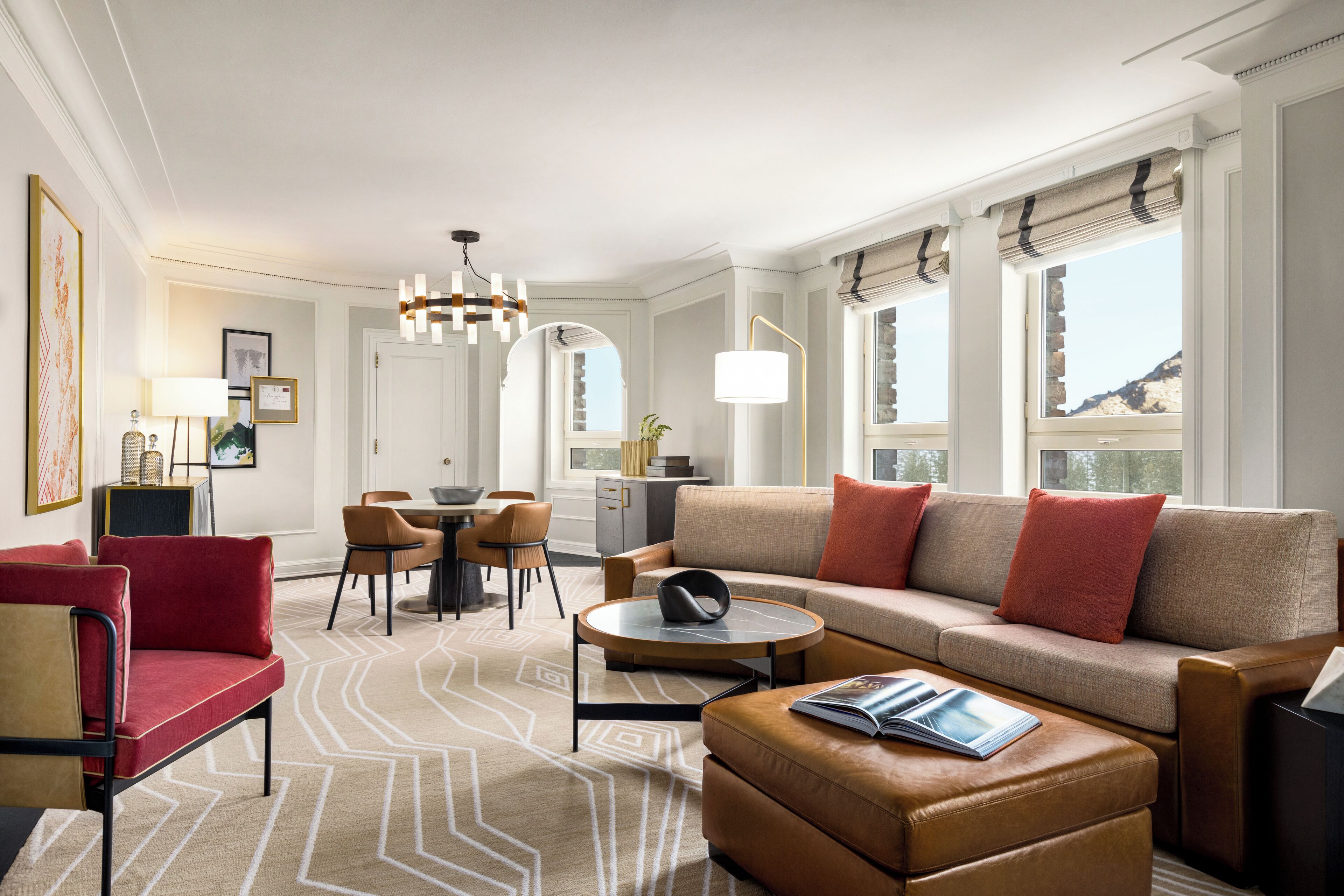 套房, 2 间卧室 (1King 1Double) | 起居区 | 平板电视、收费电影