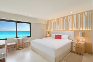 迷你吧（备有免费物品）、客房内保险箱、办公桌、遮光窗帘