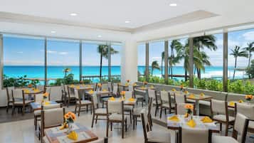 3 restaurants, spécialités Cuisine internationale