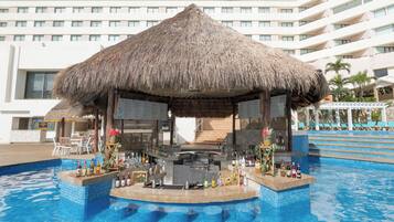 2 bars/lounges, een swim-up bar