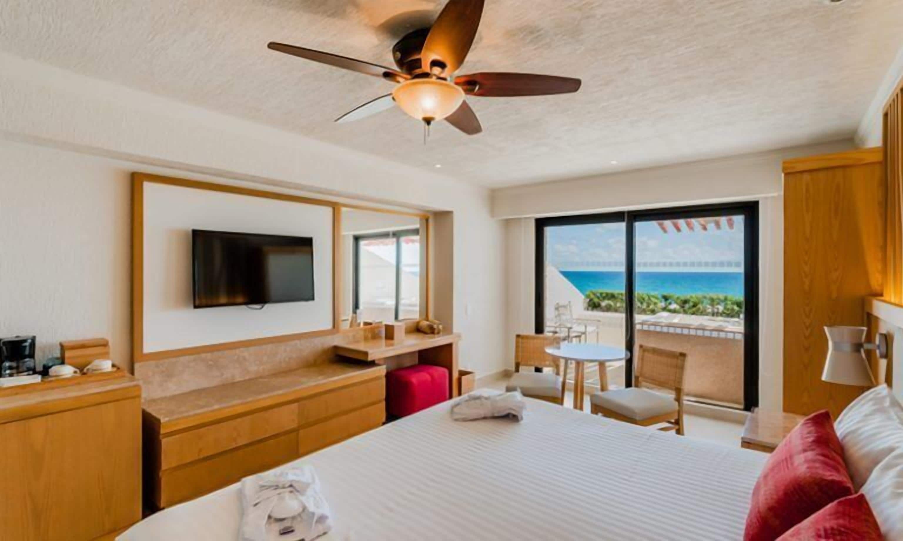 Deluxe Room, Jetted Tub, Ocean View | Free minibar, in-room safe, desk, blackout drapes