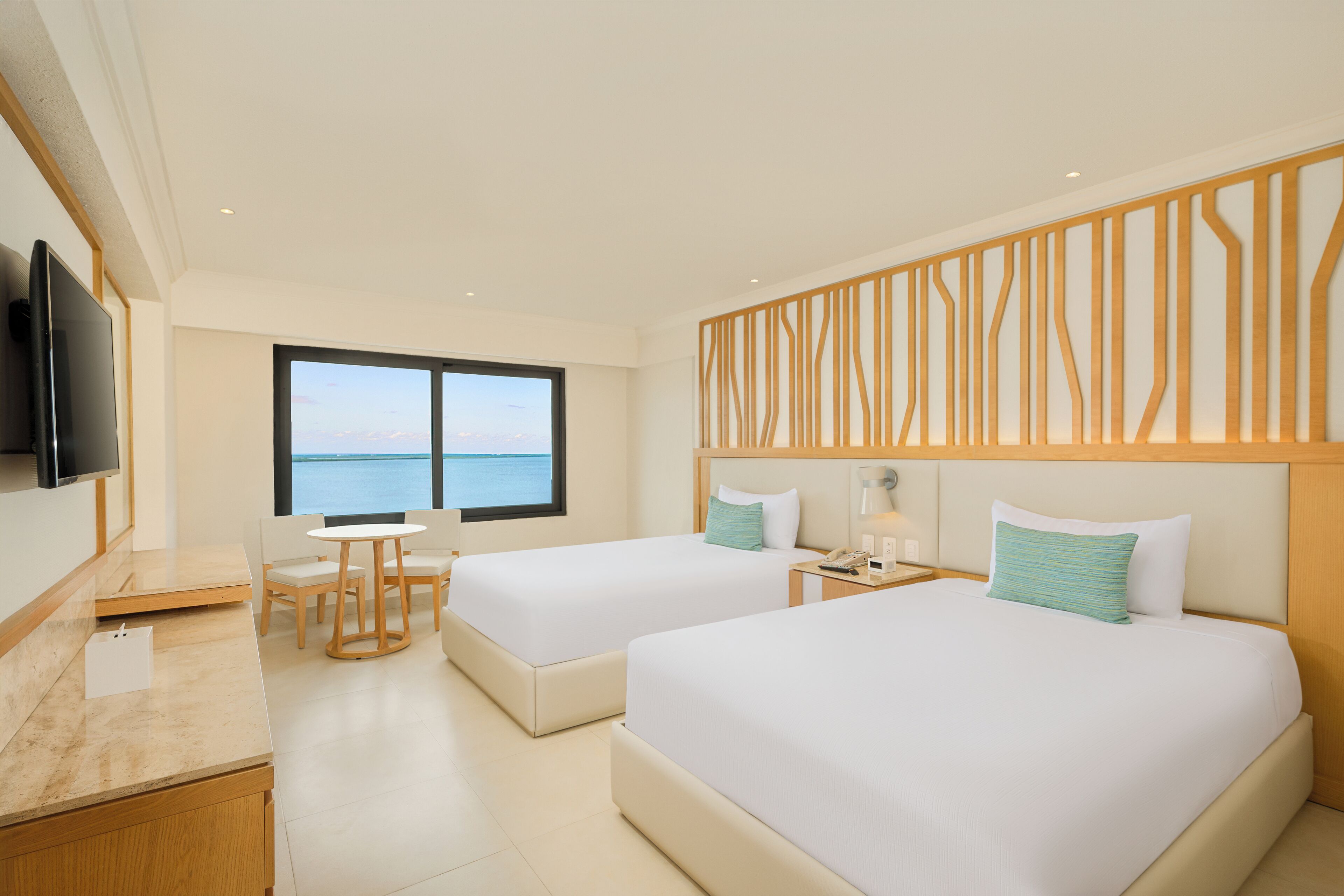 Deluxe Lagoon Room | Free minibar, in-room safe, desk, blackout drapes