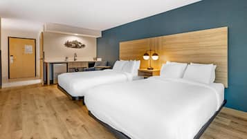 Kamer, 2 queensize bedden, toegankelijk voor mindervaliden, niet-roken | Een bureau, verduisterende gordijnen, een strijkplank/strijkijzer