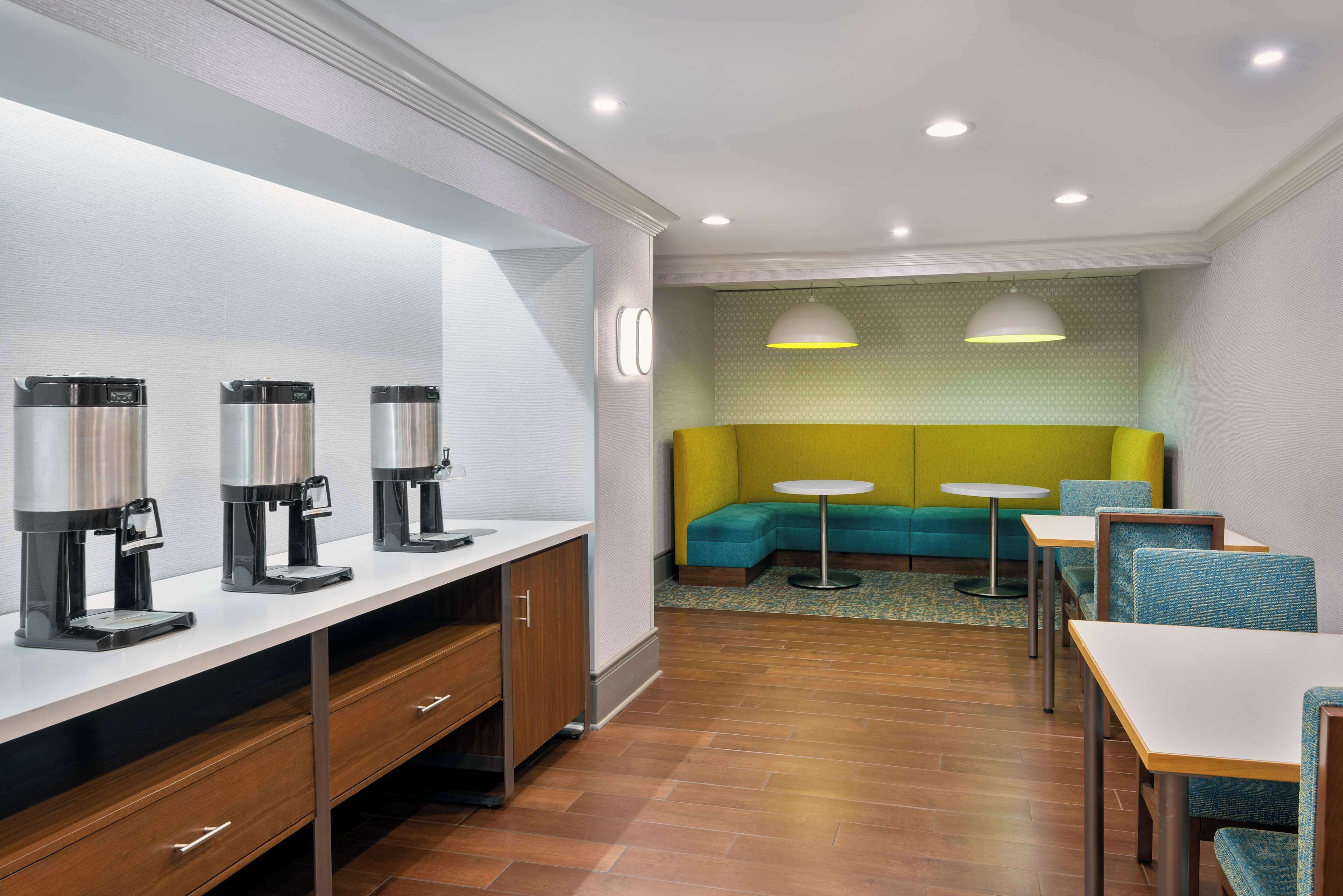 free daily full breakfast