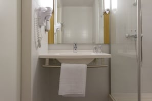 Standard-Zweibettzimmer, 2 Einzelbetten, Nichtraucher | Badezimmer