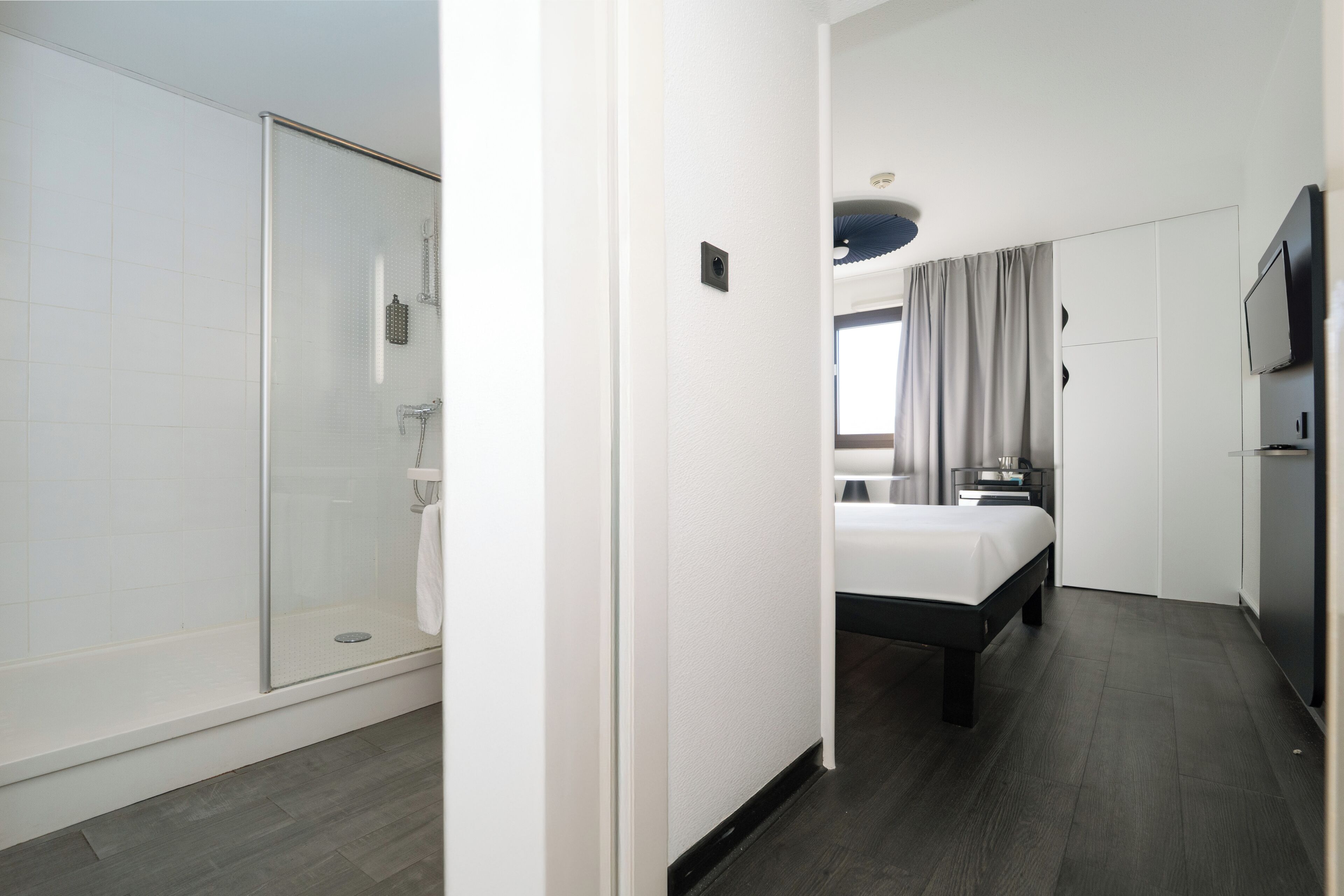 Superior Room, 1 Double Bed | In-room safe, desk, soundproofing, iron/ironing board