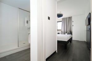 Superior Room, 1 Double Bed | In-room safe, desk, soundproofing, iron/ironing board