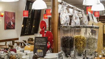 Daily buffet breakfast (EUR 9.5 per person)