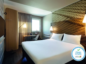 In-room safe, desk, iron/ironing board, free WiFi - ibis Coimbra Centro (Coimbra)
