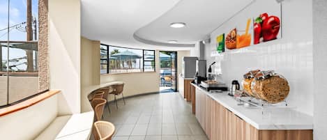 Free daily continental breakfast