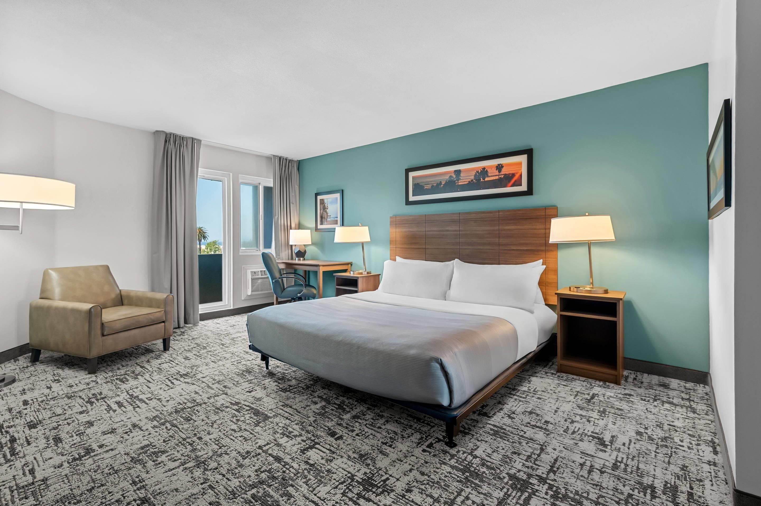 Standard Room | Pillowtop beds, in-room safe, desk, laptop workspace