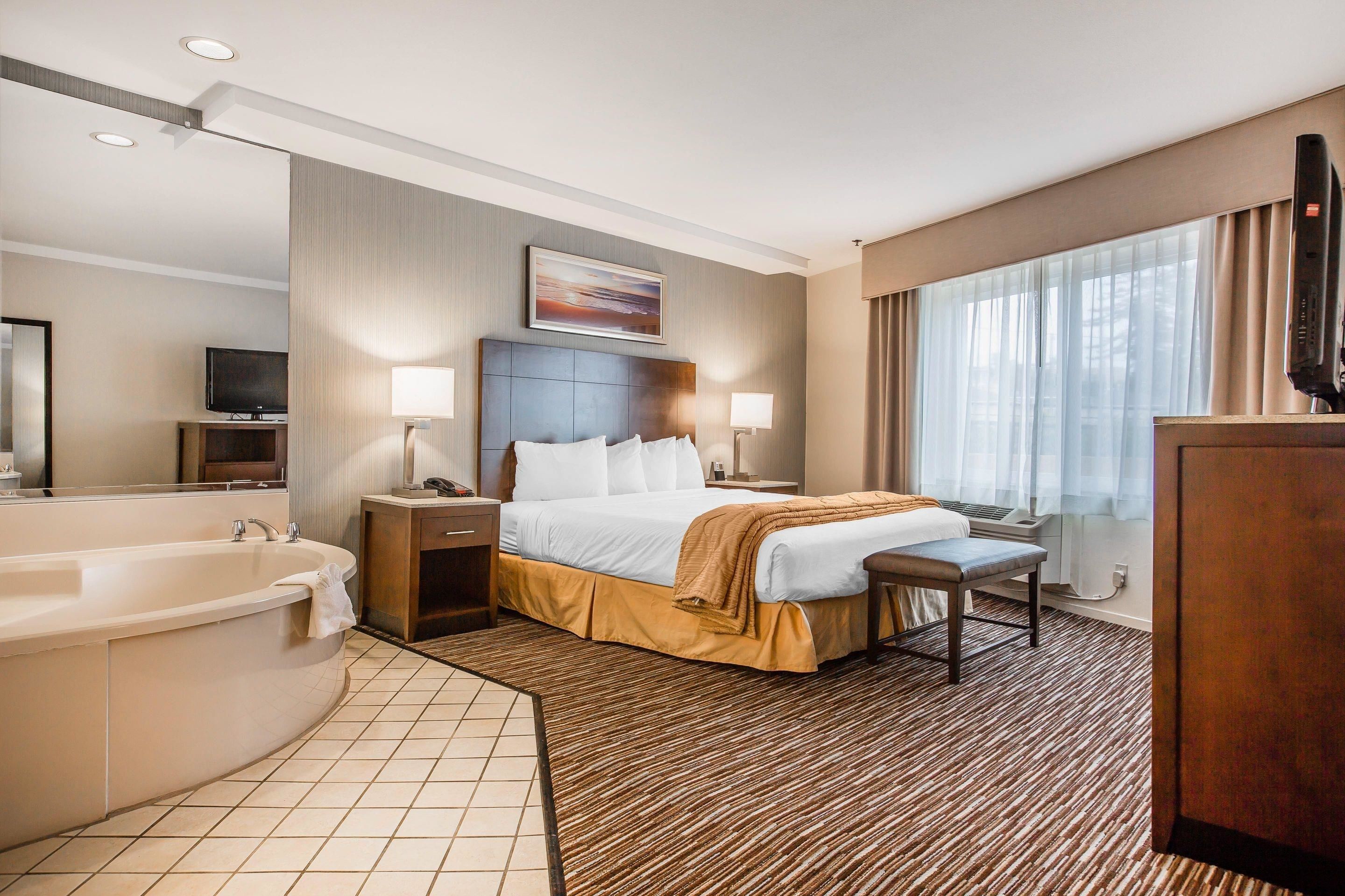 standard room | 1 bedroom, pillow-top beds, in-room safe, desk