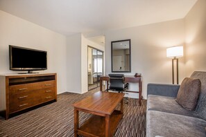 1 bedroom, pillow-top beds, in-room safe, desk