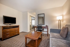 1 bedroom, pillow-top beds, in-room safe, desk