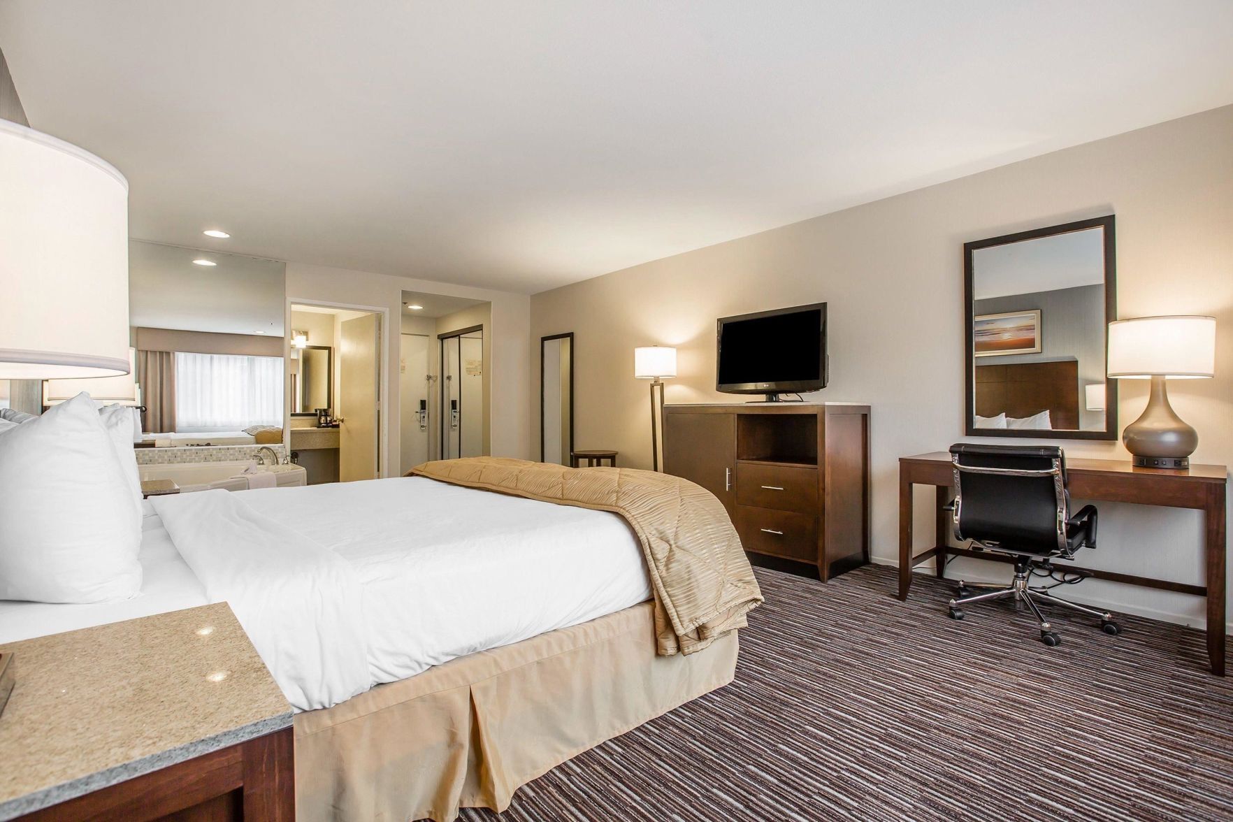 Pillowtop beds, in-room safe, desk, laptop workspace