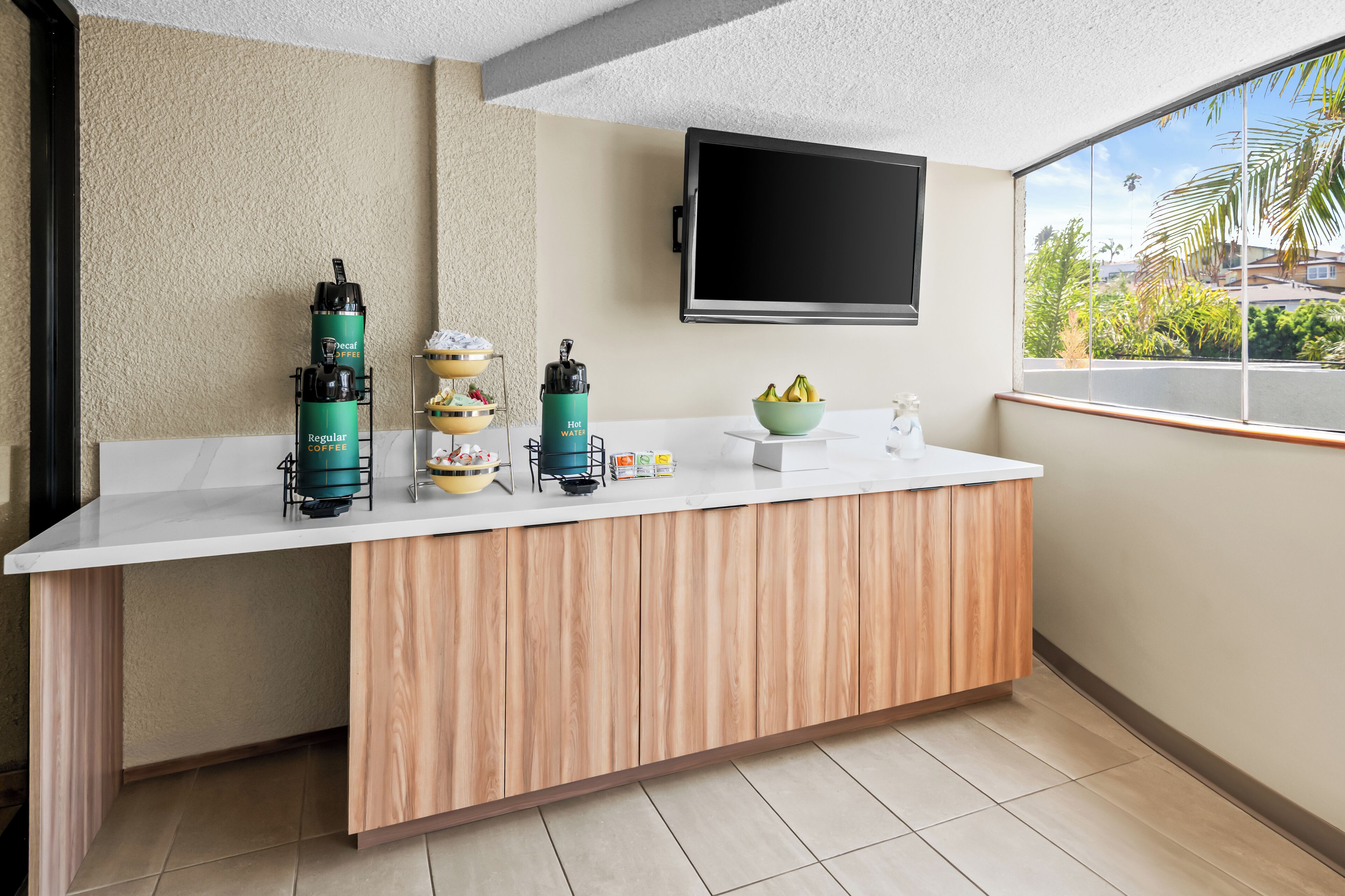 free daily continental breakfast