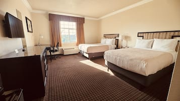 Quarto standard, 2 camas de casal, para não fumantes | Ferros/tábuas de passar roupa, Wi-Fi de cortesia, roupa de cama