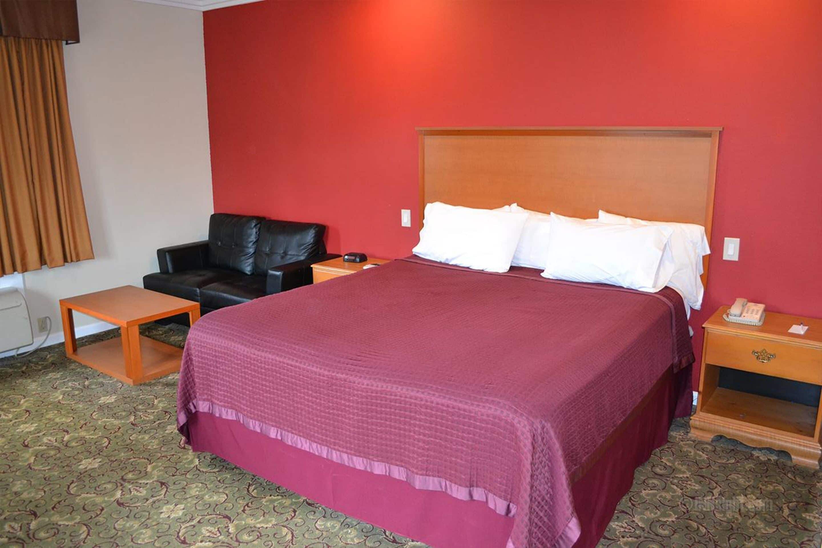 standard room, 1 king bed | iron/ironing board, free wifi