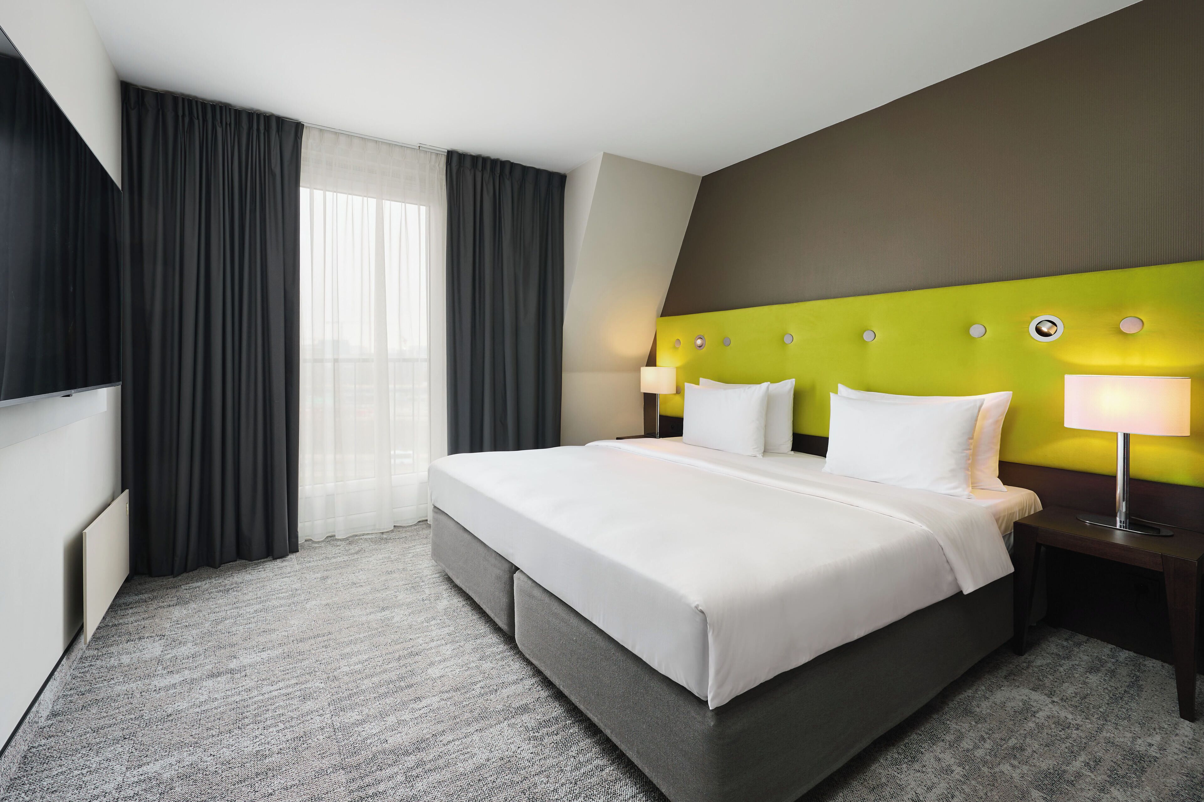 Family Suite | Minibar, in-room safe, desk, blackout drapes