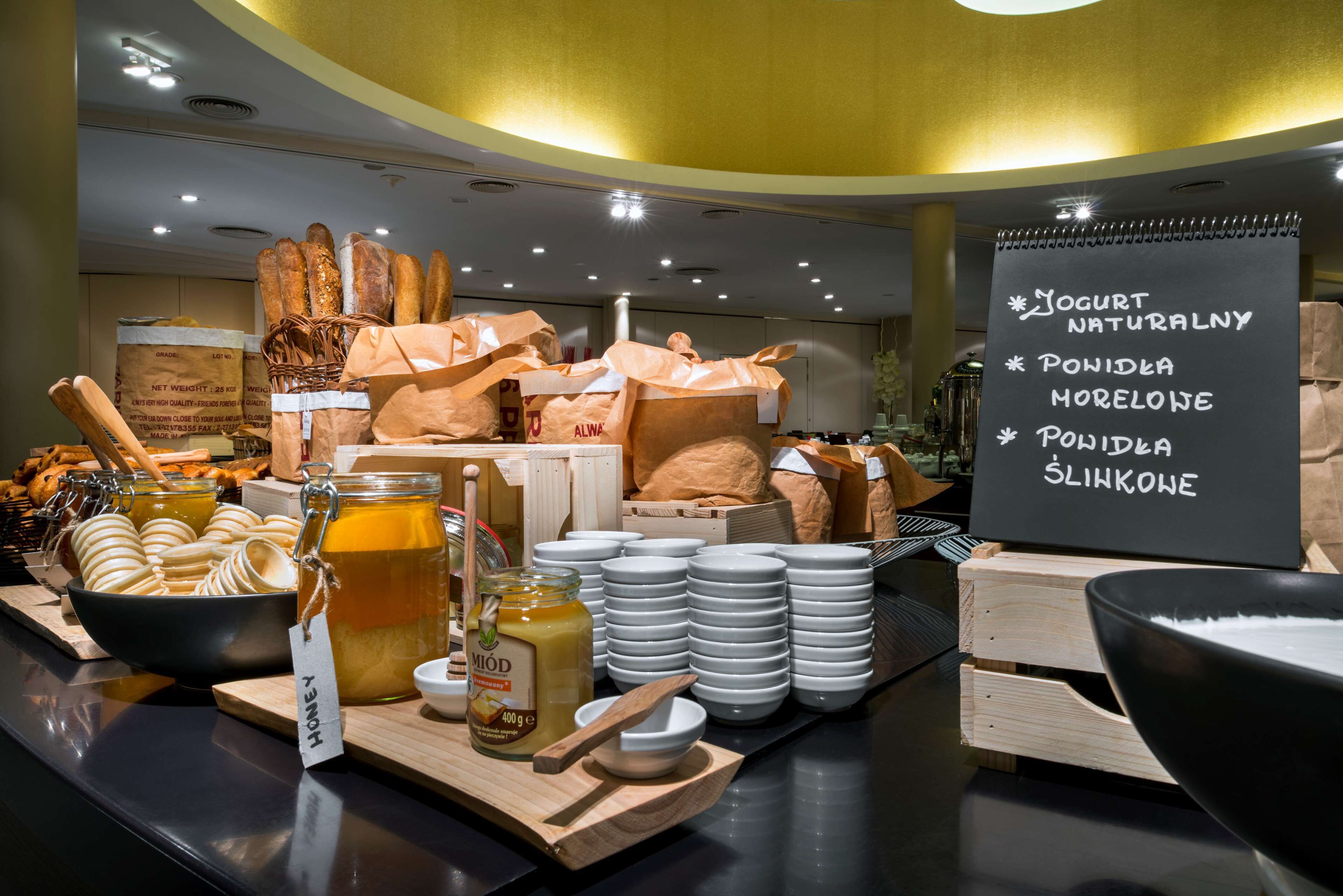 daily cooked-to-order breakfast (pln 90 per person)