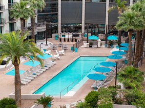 Outdoor pool - Embassy Suites by Hilton Phoenix Biltmore (Phoenix)