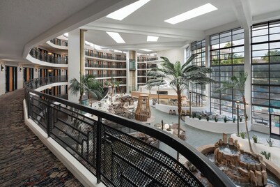 Embassy Suites by Hilton Phoenix Biltmore