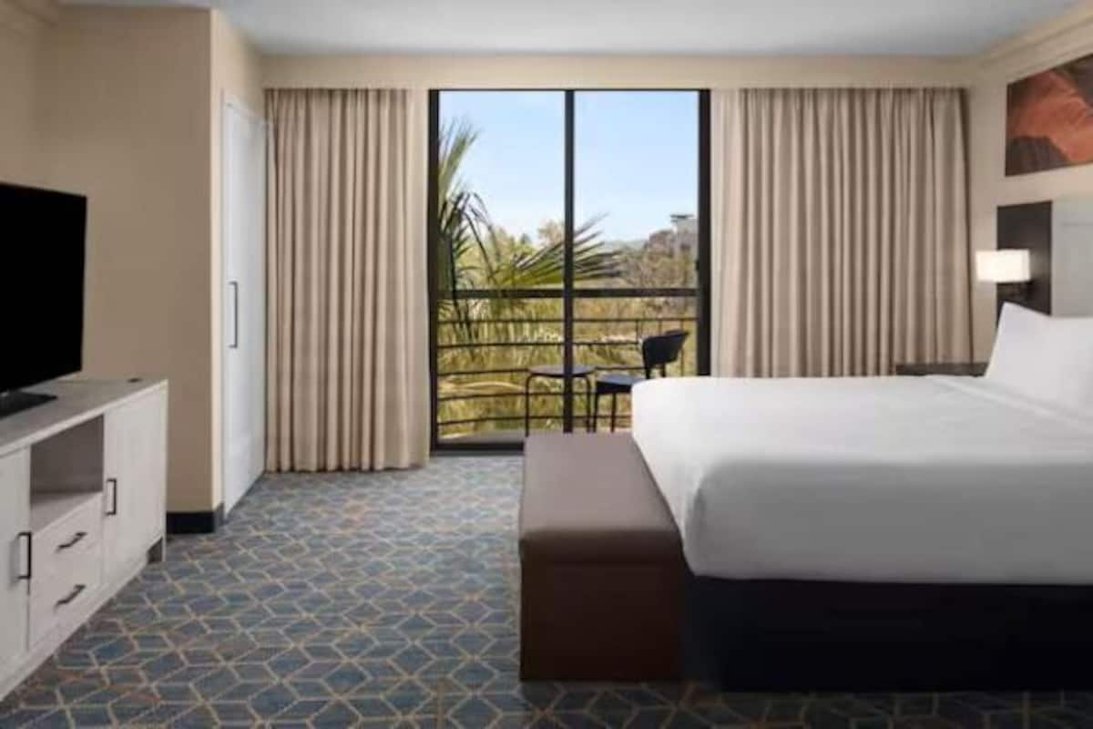 1 bedroom, premium bedding, down comforters, in-room safe