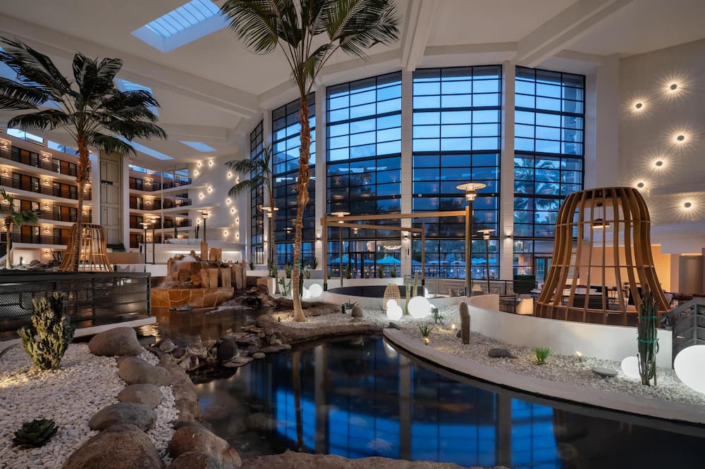 Embassy Suites by Hilton Phoenix Biltmore