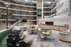 Gratis morgenmadsbuffet hver dag