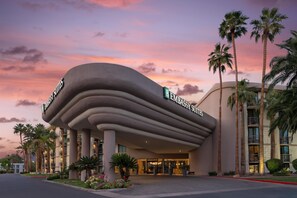 Exterior - Embassy Suites by Hilton Phoenix Biltmore (Phoenix)