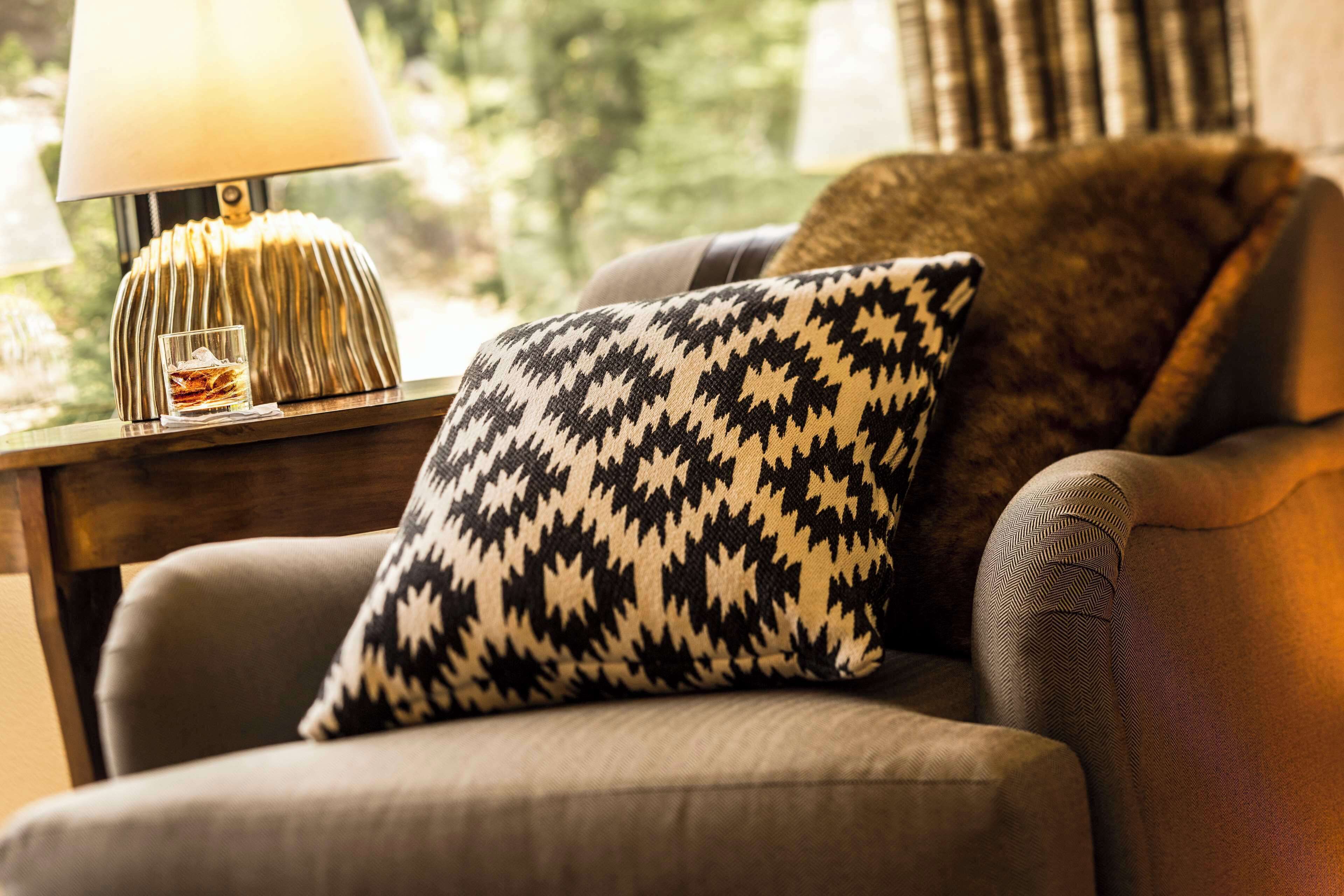 Premium bedding, in-room safe, desk, blackout drapes