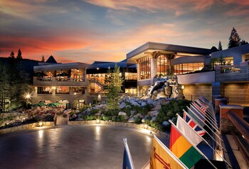 Hotel Exterior at Everline Resort & Spa Lake Tahoe
