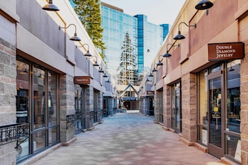 Hotel Exterior at Everline Resort & Spa Lake Tahoe
