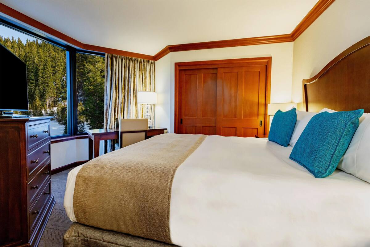 Premium bedding, in-room safe, desk, blackout curtains