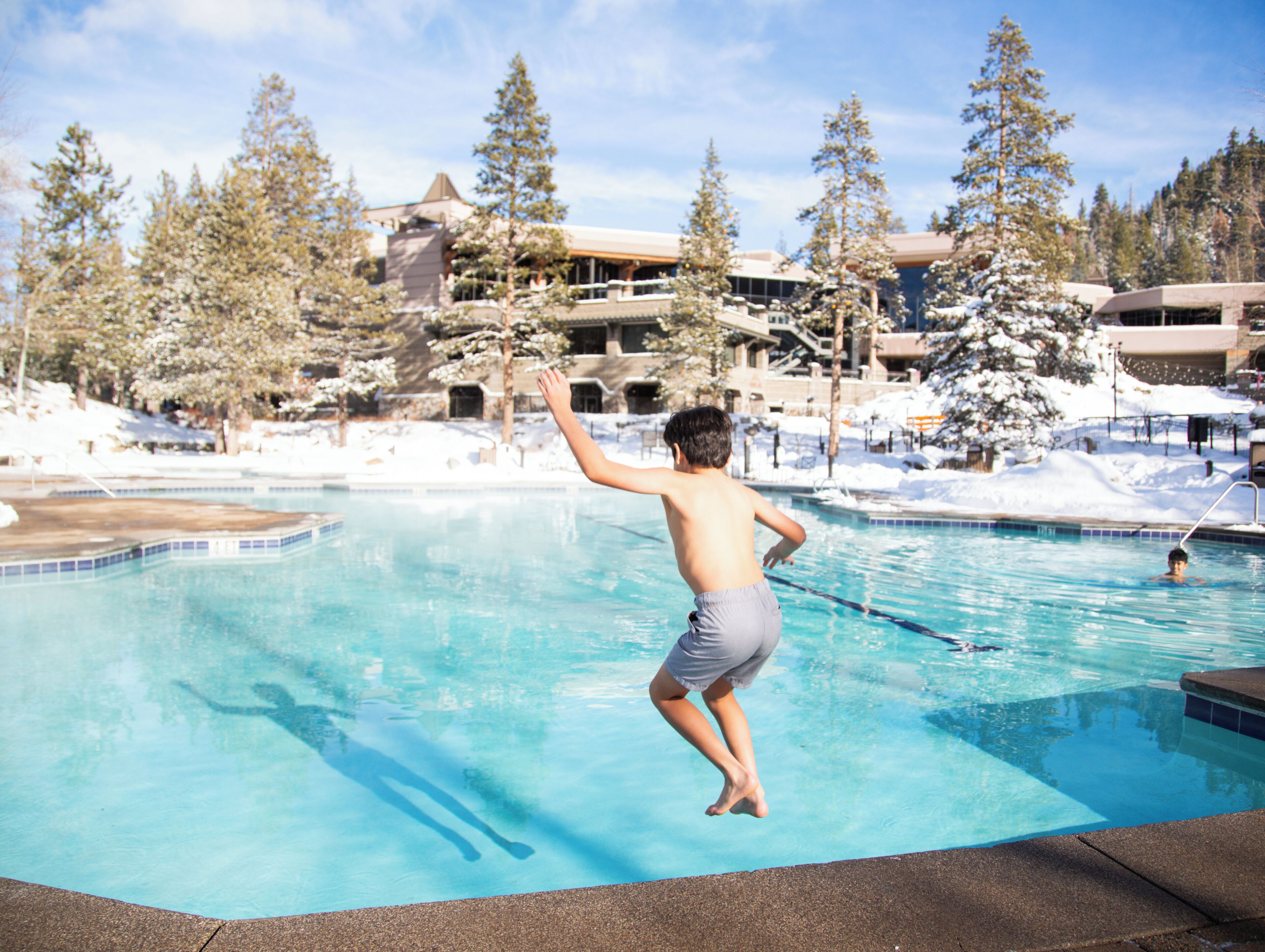 3 piscines extérieures