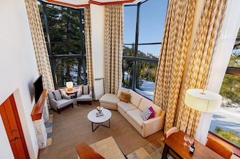 Penthouse, 2 Bedrooms (Suite) | Living area | TV, video-game console, pay movies at Everline Resort & Spa Lake Tahoe