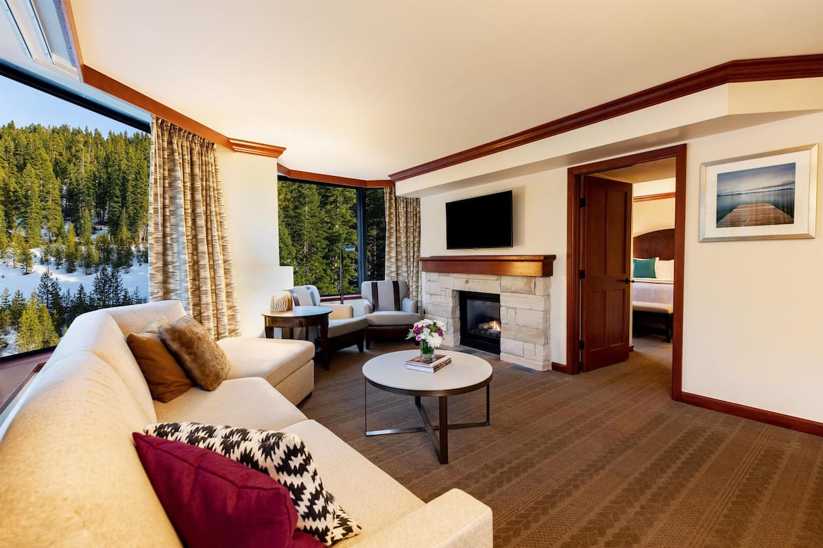 Deluxe Suite, Fireplace, Valley View (Forest View)