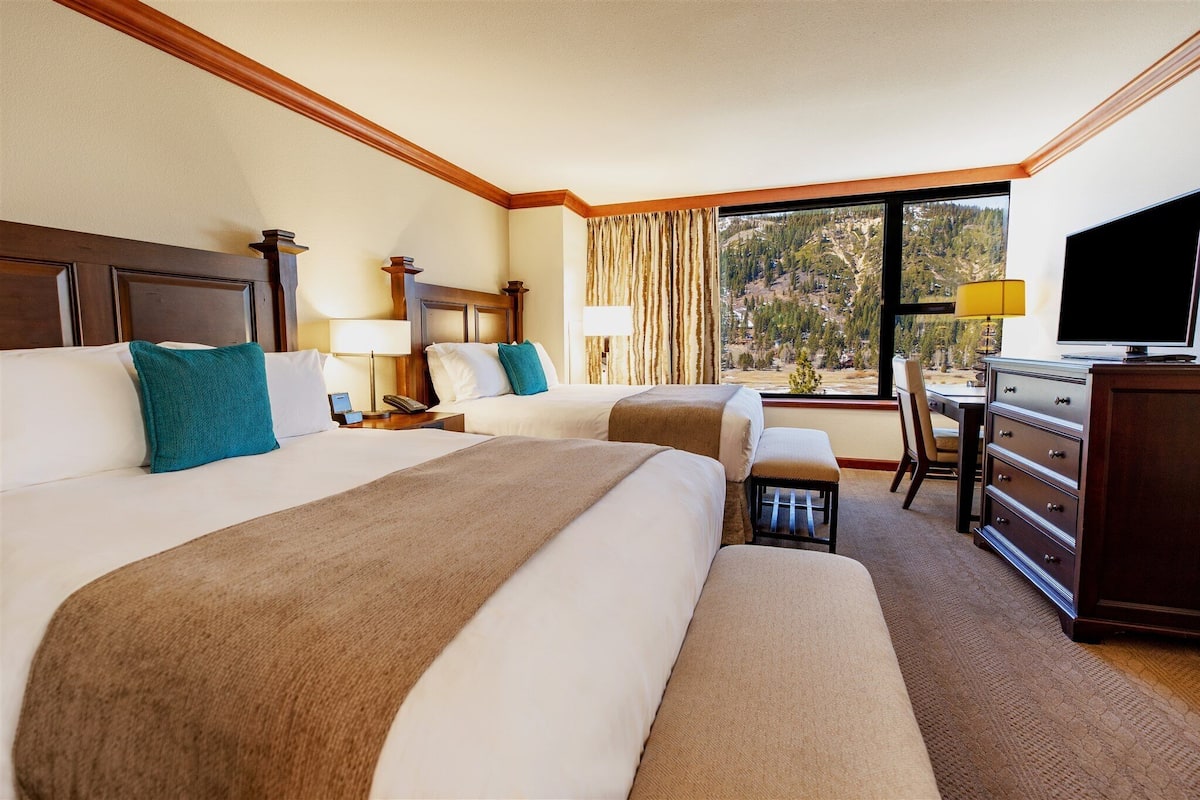 Deluxe Penthouse, 2 Bedrooms | Premium bedding, in-room safe, desk, blackout drapes