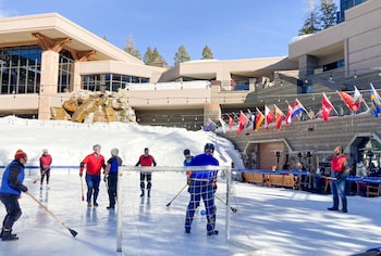 Ice skating at Everline Resort & Spa Lake Tahoe